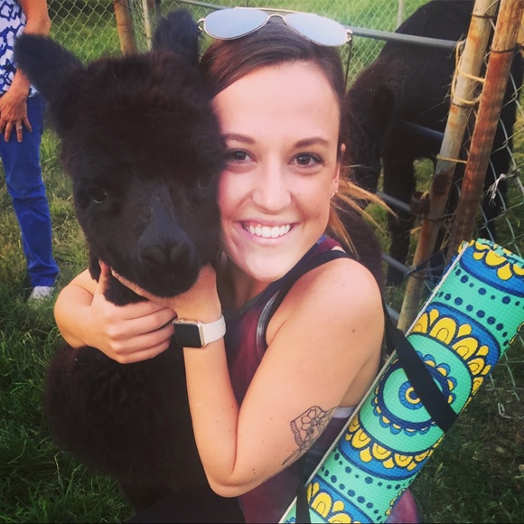 Meet your Posher, Karlie - Picture 1 of 1